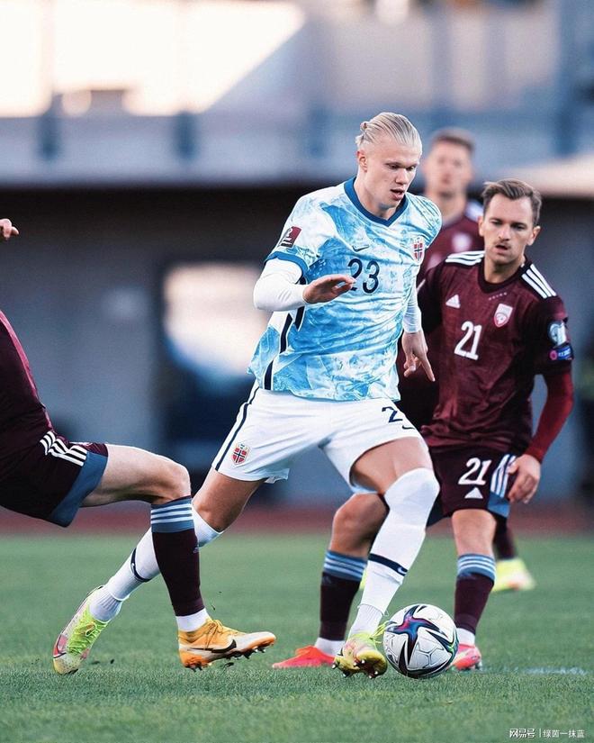 爱游戏体育-哈兰德回归赛场，战术调整首场状态亮眼，公牛观众沸腾！的简单介绍